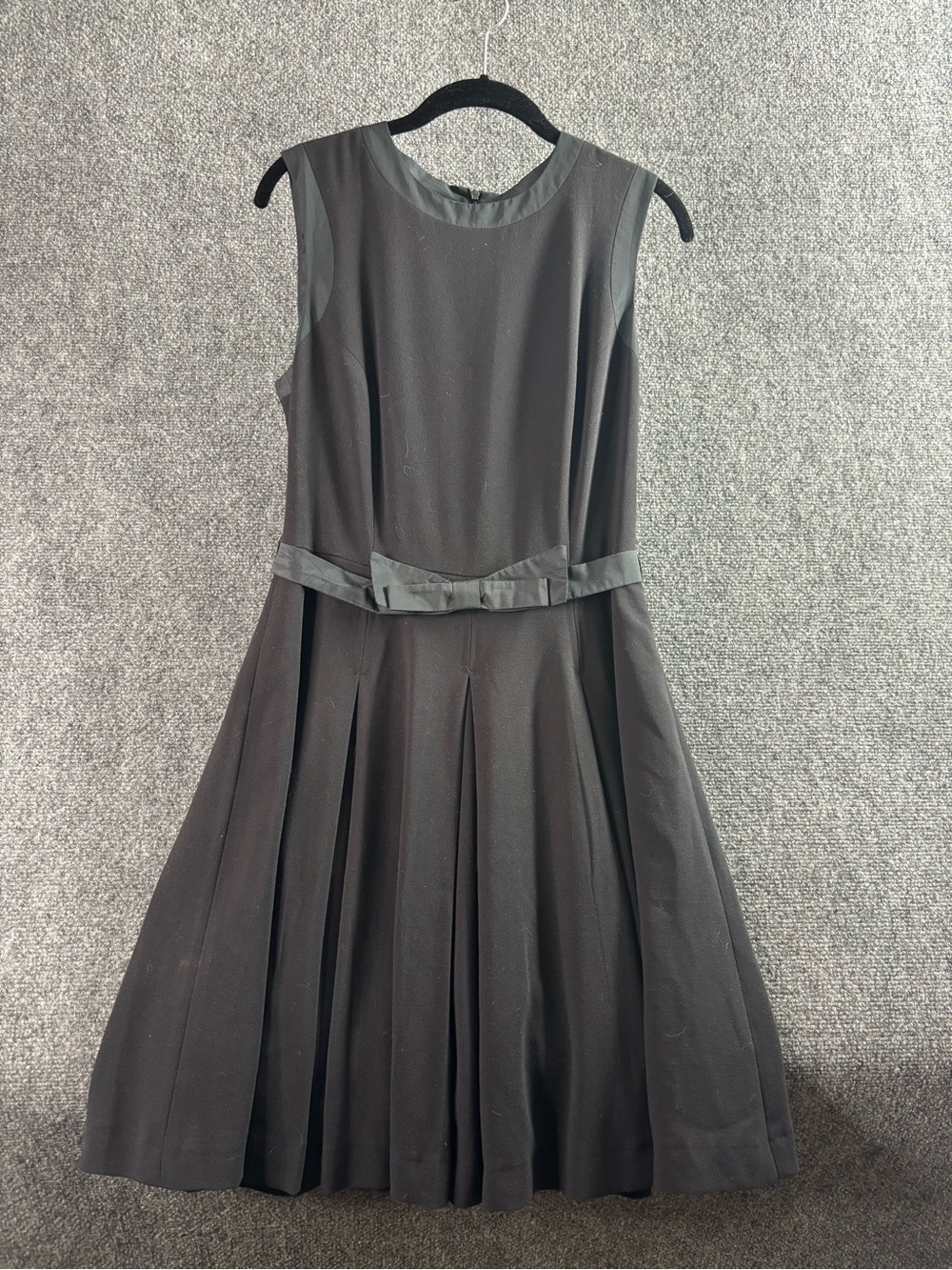 Helene Berman Black Sleeveless Pleated Midi Dress with Bow Waist